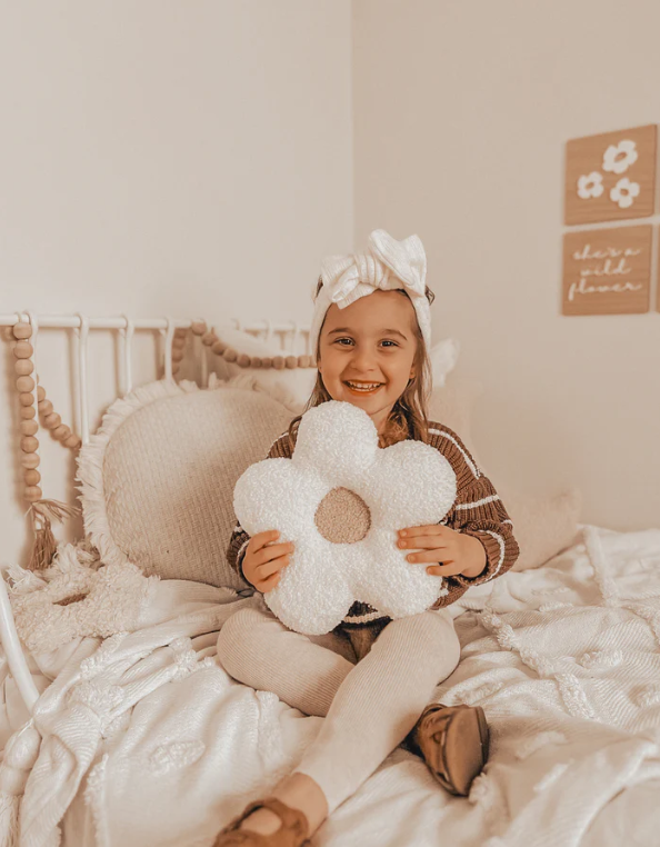 White Latte Daisy Pillow - Milz & Madz